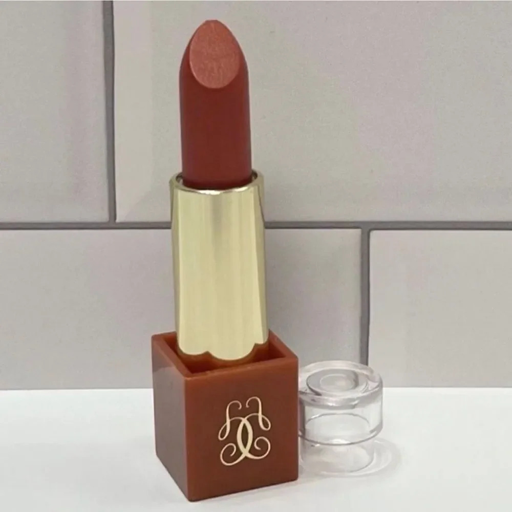 Guerlain 546 Fauve Seduisant Kiss Kiss Lipstick